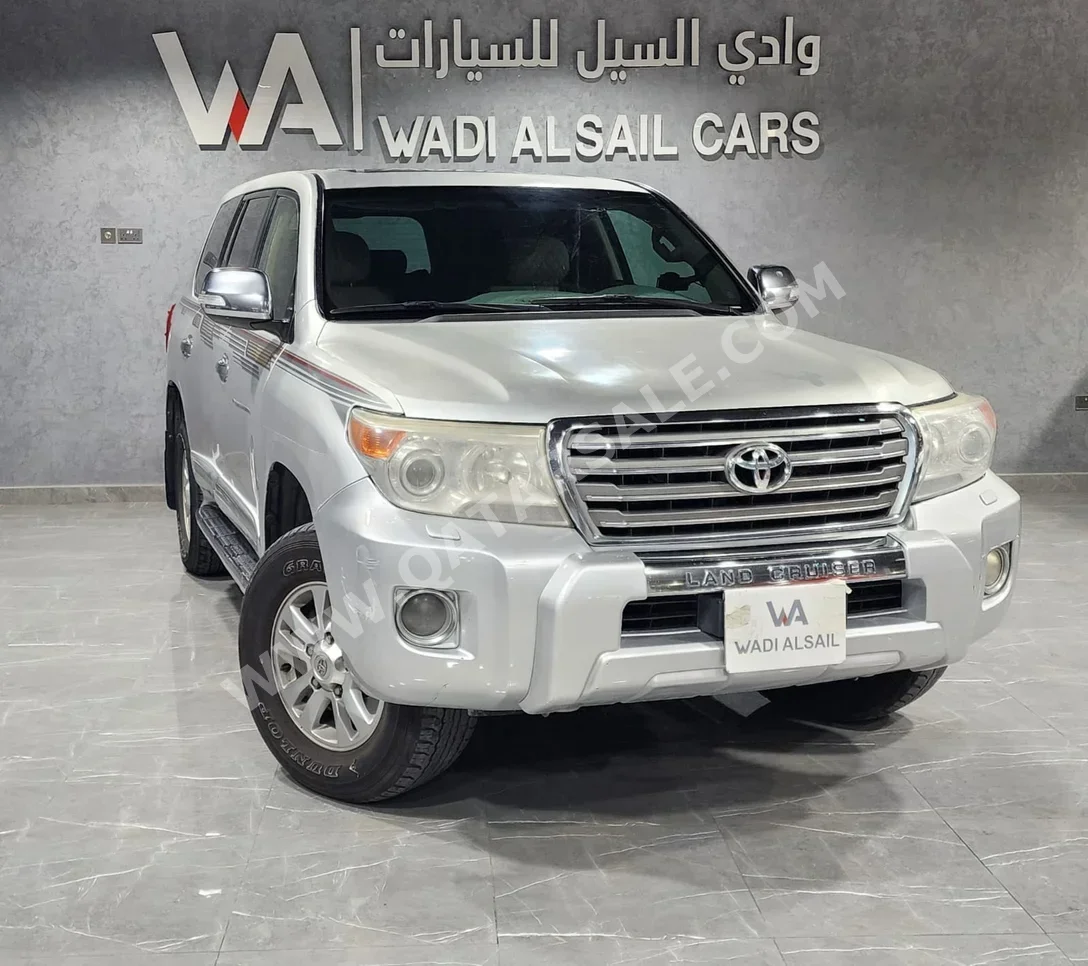 تويوتا  لاند كروزر  جي اكس ار  2012  اوتوماتيك  423,000 كم  6 سلندر  دفع رباعي  اس يو في  فضي