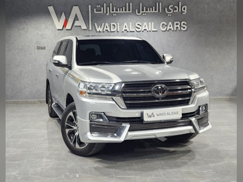 Toyota  Land Cruiser  VXR- Grand Touring S  2020  Automatic  138,000 Km  8 Cylinder  Four Wheel Drive (4WD)  SUV  Silver