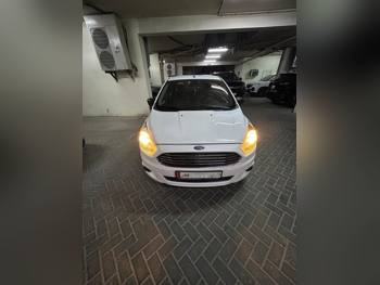 فورد  فيجو  2016  اوتوماتيك  80,000 كم  4 سلندر  سيدان  أبيض