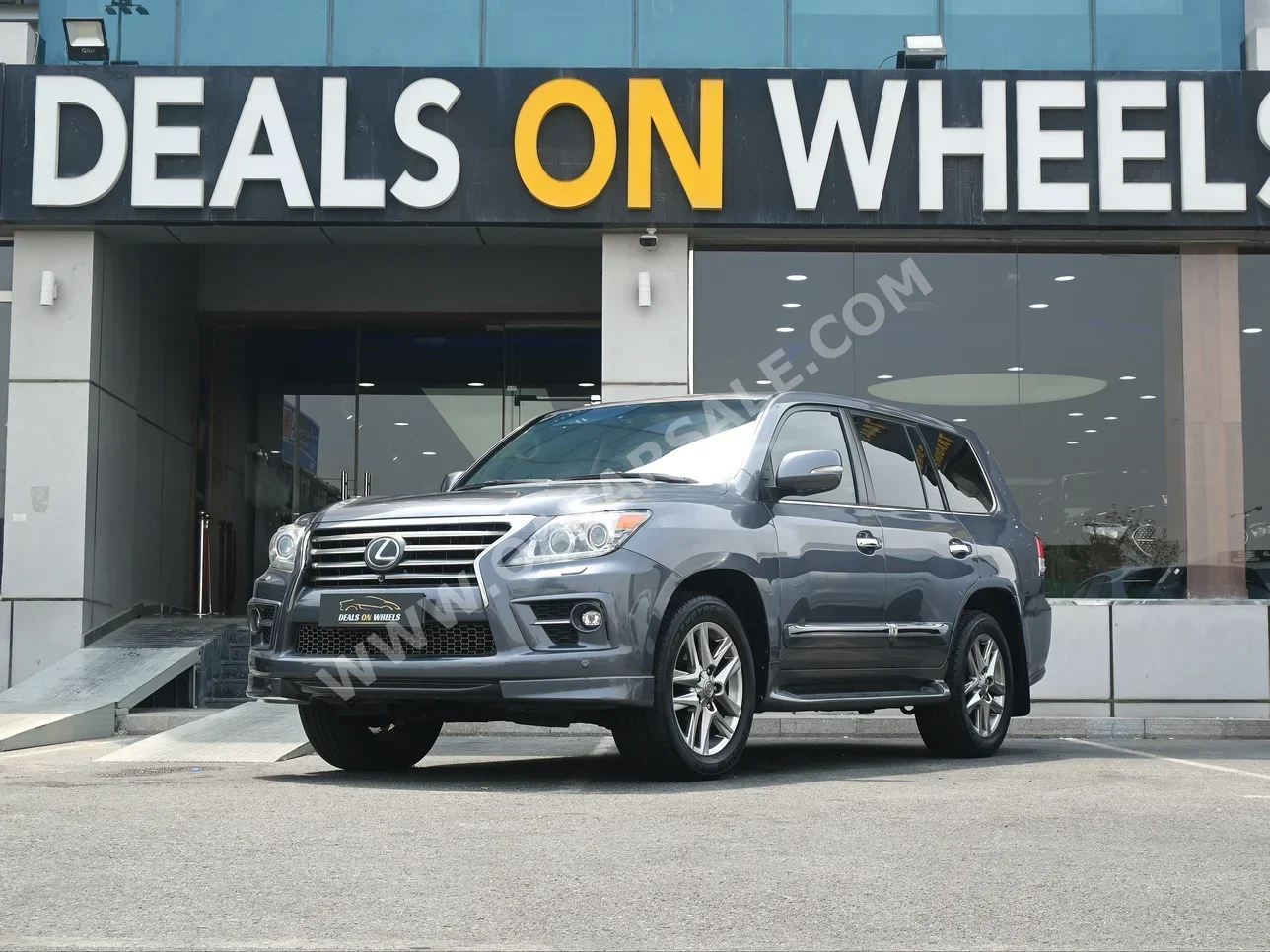 Lexus  LX  570 S  2015  Automatic  260,000 Km  8 Cylinder  Four Wheel Drive (4WD)  SUV  Gray