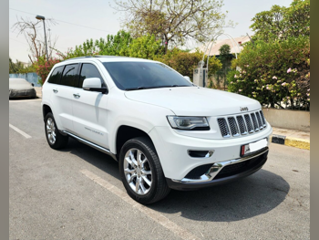 Jeep  Grand Cherokee  Summit  2015  Automatic  140,000 Km  8 Cylinder  Four Wheel Drive (4WD)  SUV  White
