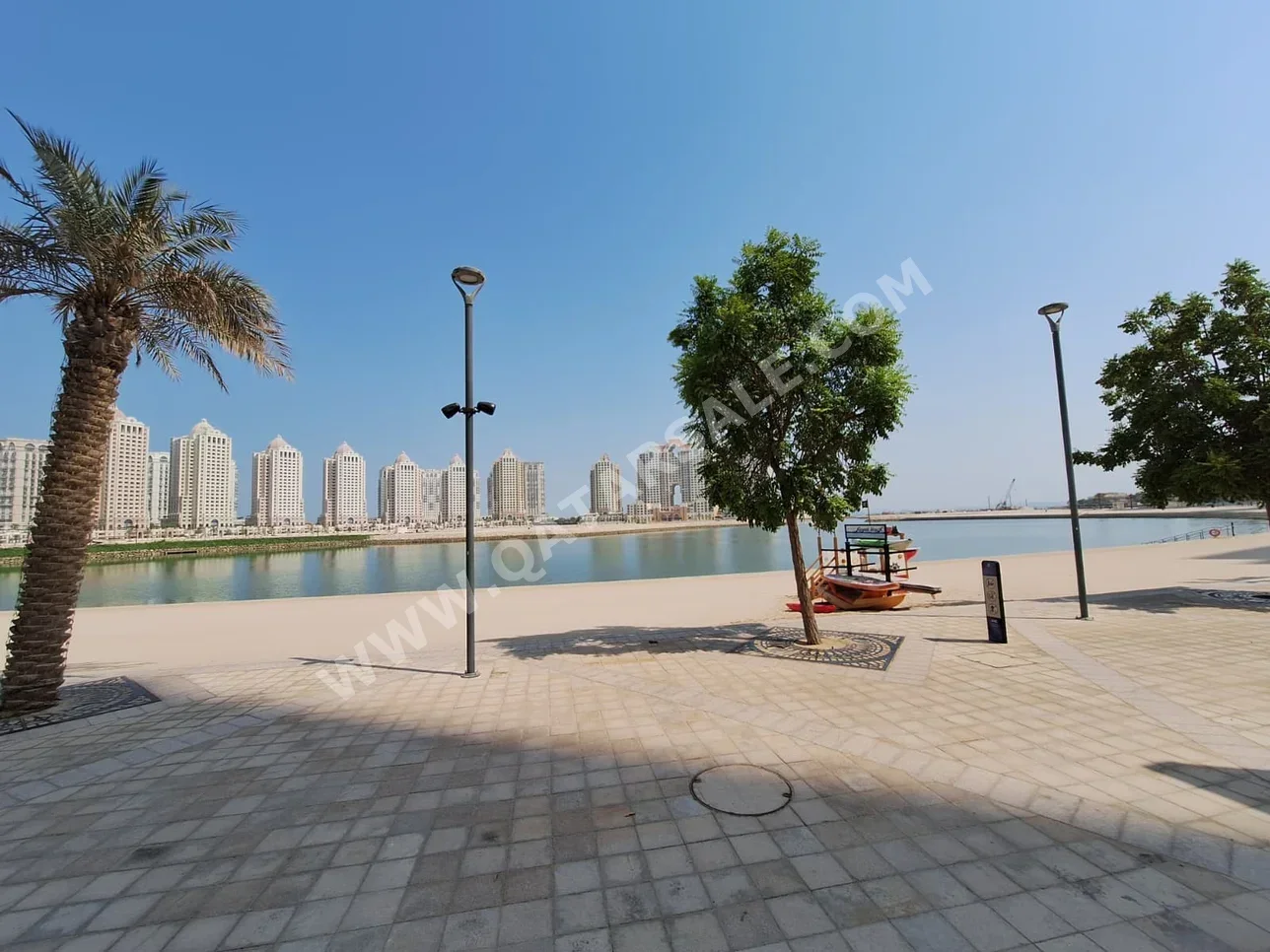 Townhouse  - Semi Furnished  - Doha  - The Pearl  - 2 Bedrooms