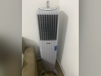 Portable Fans Gray  Wall Plug-In  Remote Included  Medium