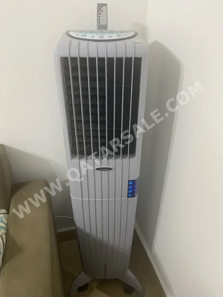 Portable Fans Gray  Wall Plug-In  Remote Included  Medium