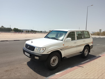 Toyota  Land Cruiser  GX  2002  Automatic  450,000 Km  6 Cylinder  Four Wheel Drive (4WD)  SUV  White