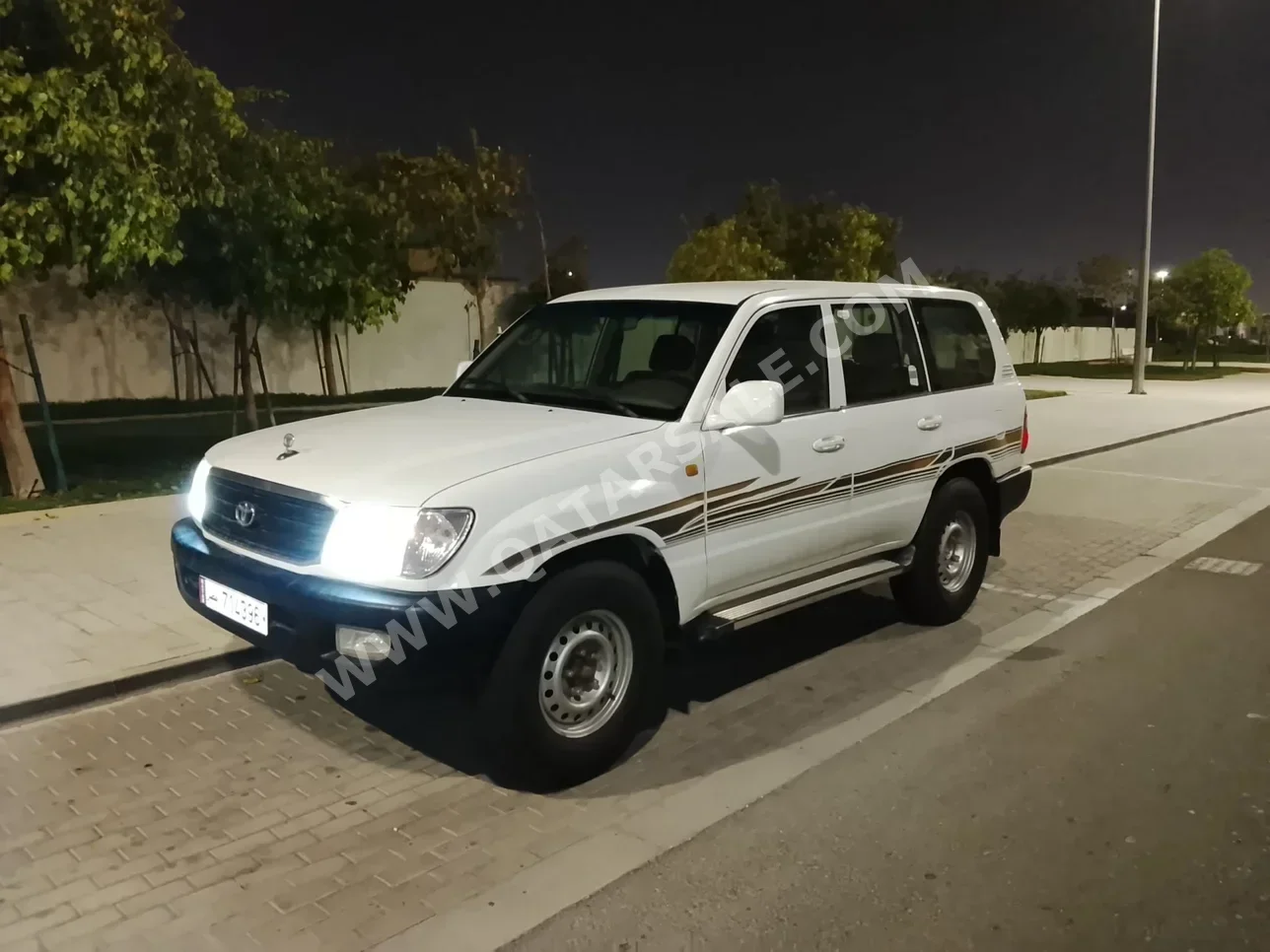 Toyota  Land Cruiser  GX  2002  Automatic  450,000 Km  6 Cylinder  Four Wheel Drive (4WD)  SUV  White