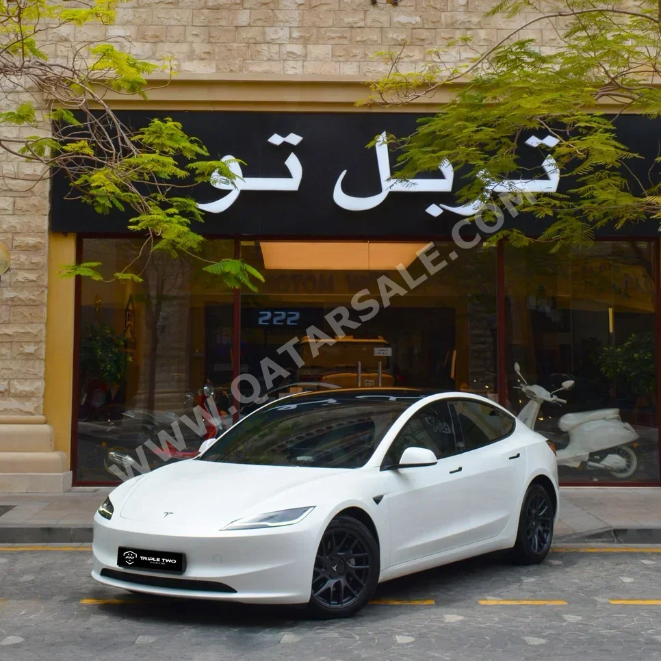 تسلا  مودل 3  لونج راينج  2024  اوتوماتيك  22,600 كم  0 سلندر  دفع كلي مستمر  سيدان  أبيض  تحت الضمان