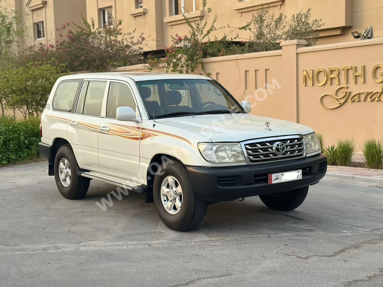 تويوتا  لاند كروزر  جي اكس ار  2007  عادي  300,000 كم  6 سلندر  دفع رباعي  اس يو في  أبيض