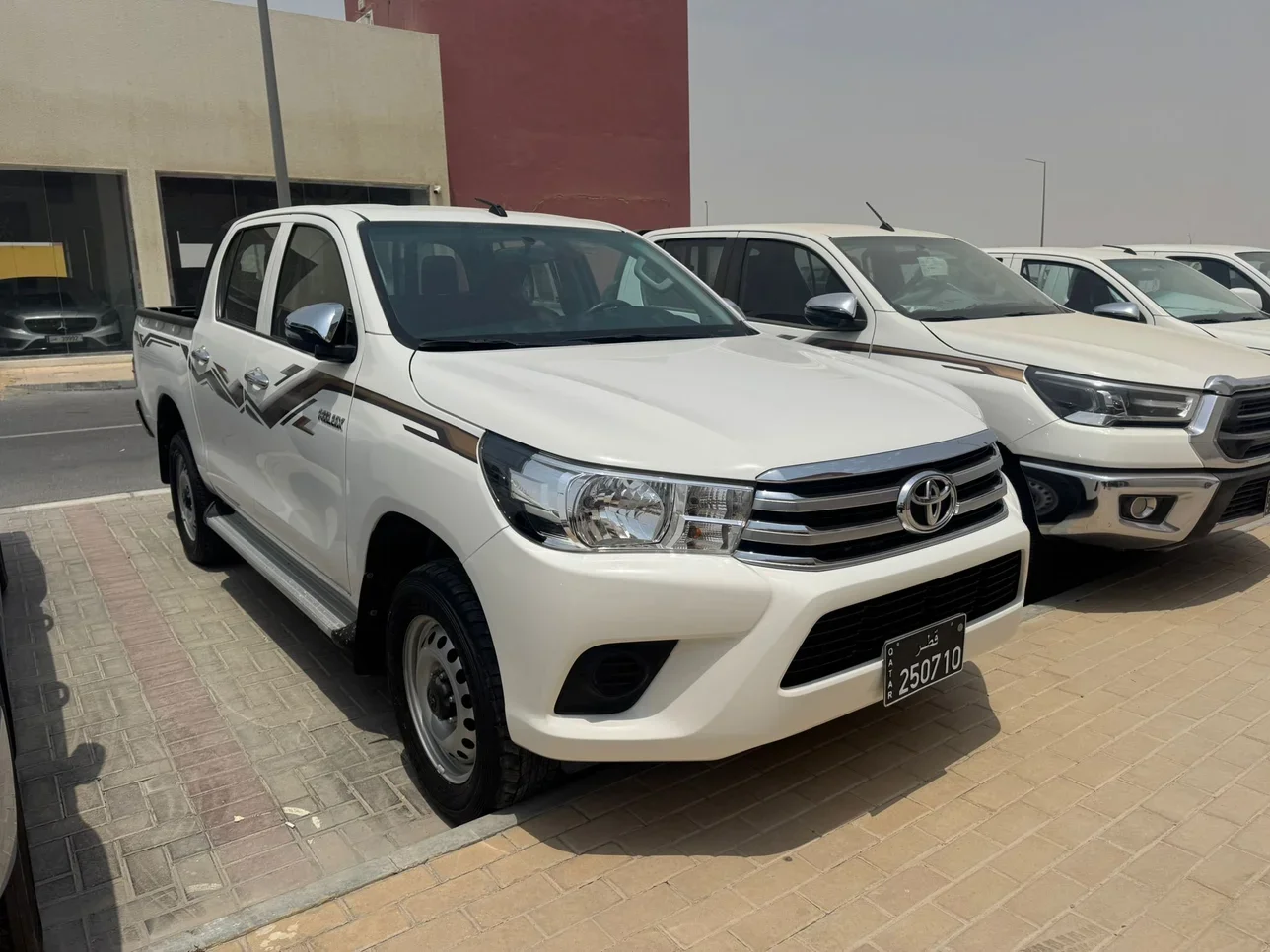 Toyota  Hilux  2024  Automatic  63,000 Km  4 Cylinder  Four Wheel Drive (4WD)  Pick Up  White
