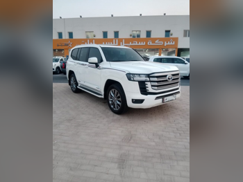 Toyota  Land Cruiser  GXR Twin Turbo  2025  Automatic  4,700 Km  6 Cylinder  Four Wheel Drive (4WD)  SUV  White  With Warranty