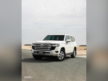 Toyota  Land Cruiser  GXR  2022  Automatic  127,000 Km  6 Cylinder  Four Wheel Drive (4WD)  SUV  White