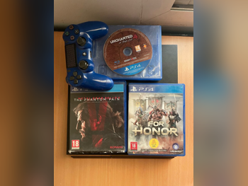 Video Games Consoles - Sony - PlayStation 4 -Included Controllers: 1