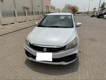 سوزوكي  سياز  2019  اوتوماتيك  299,000 كم  4 سلندر  سيدان  أبيض