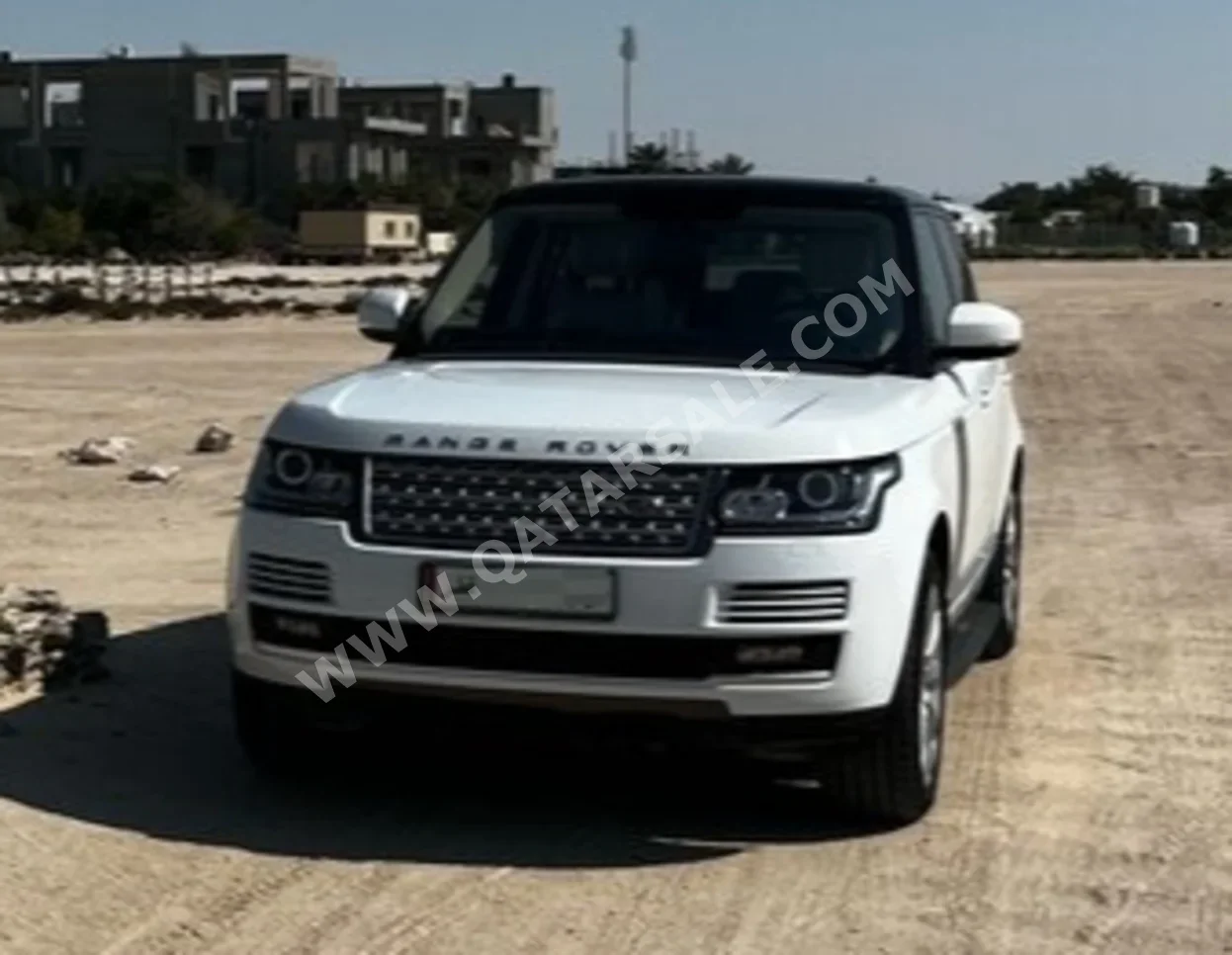 Land Rover  Range Rover  Vogue  2014  Automatic  120,000 Km  8 Cylinder  Four Wheel Drive (4WD)  SUV  White