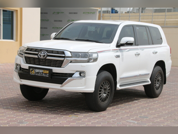 Toyota  Land Cruiser  GXR- Grand Touring  2020  Automatic  200,000 Km  8 Cylinder  Four Wheel Drive (4WD)  SUV  White
