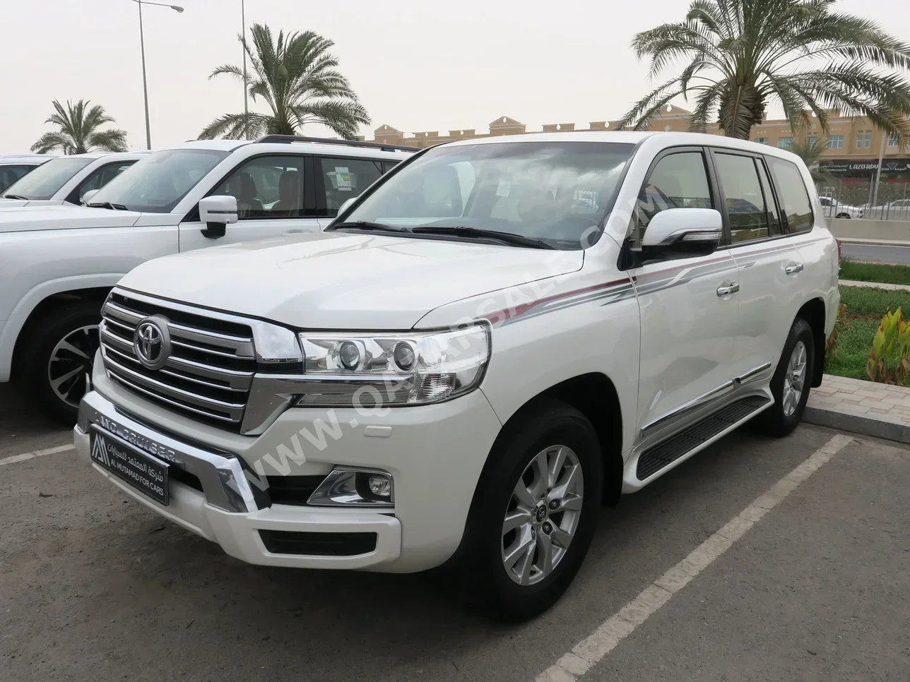 Toyota  Land Cruiser  GXR  2017  Automatic  193,000 Km  8 Cylinder  Four Wheel Drive (4WD)  SUV  White