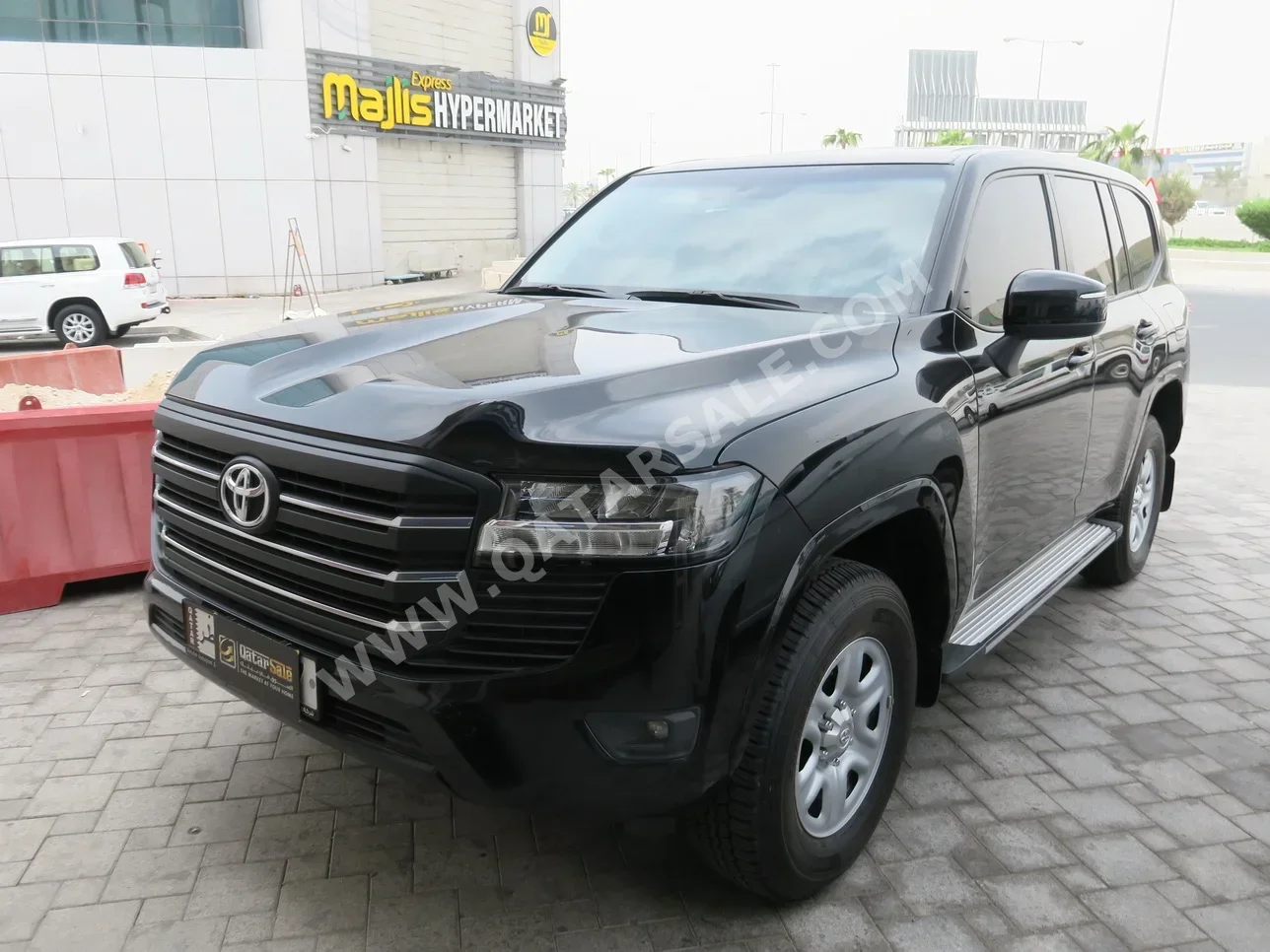 Toyota  Land Cruiser  GXR Twin Turbo  2022  Automatic  62,000 Km  6 Cylinder  Four Wheel Drive (4WD)  SUV  Black  With Warranty