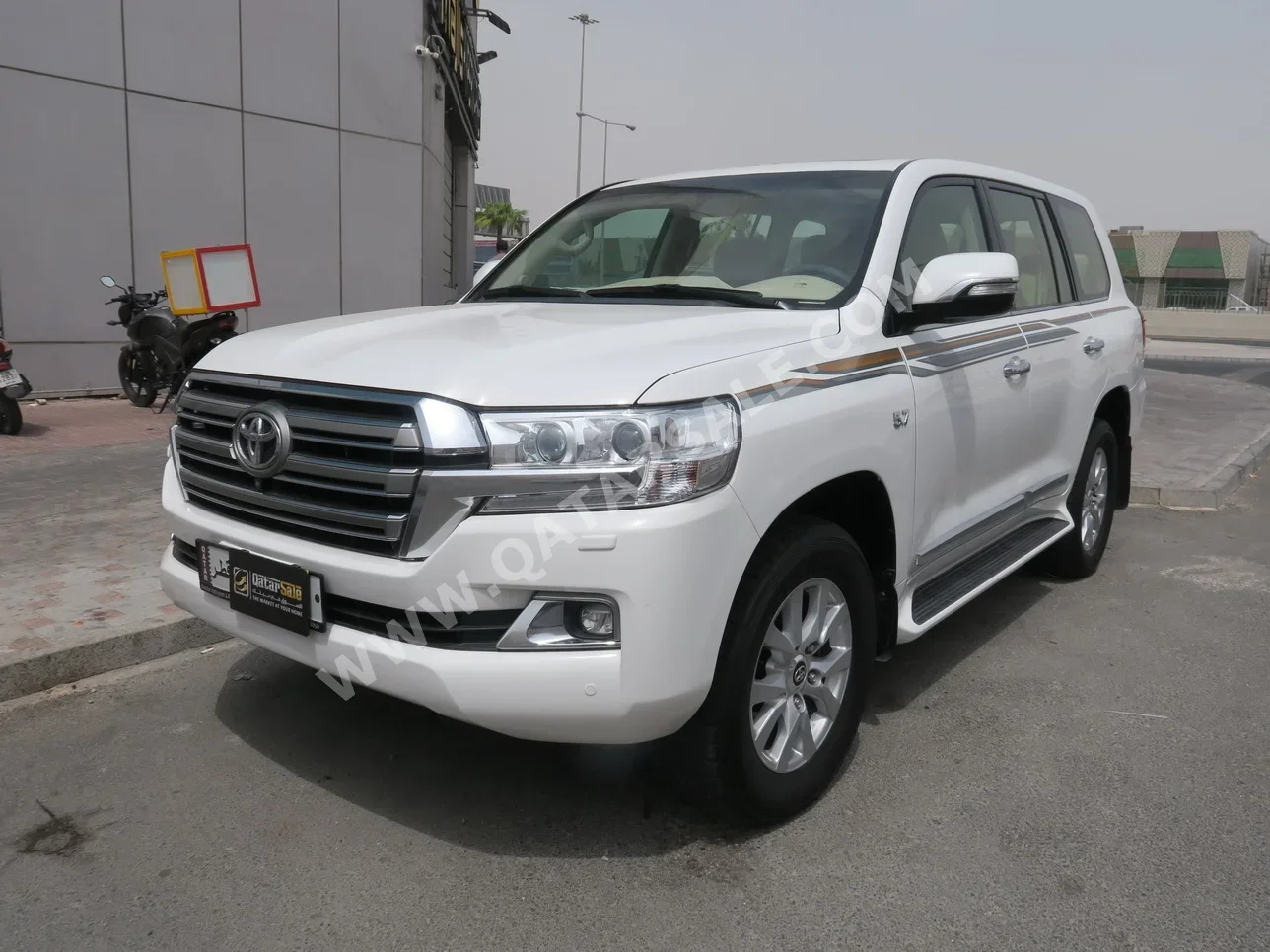 Toyota  Land Cruiser  VXR  2018  Automatic  223,000 Km  8 Cylinder  Four Wheel Drive (4WD)  SUV  White