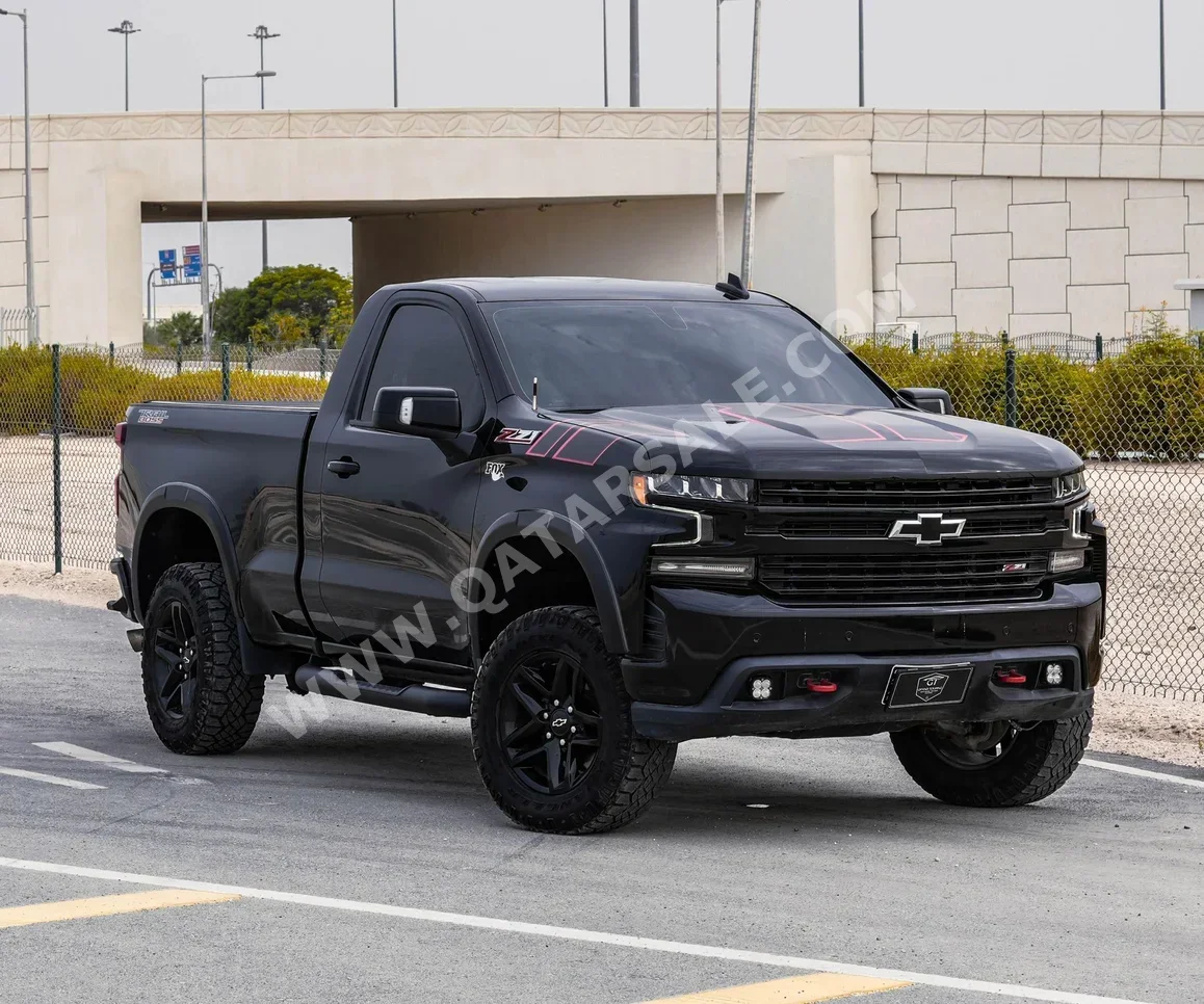 Chevrolet  Silverado  Trail Boss  2020  Automatic  53,000 Km  8 Cylinder  Four Wheel Drive (4WD)  Pick Up  Black