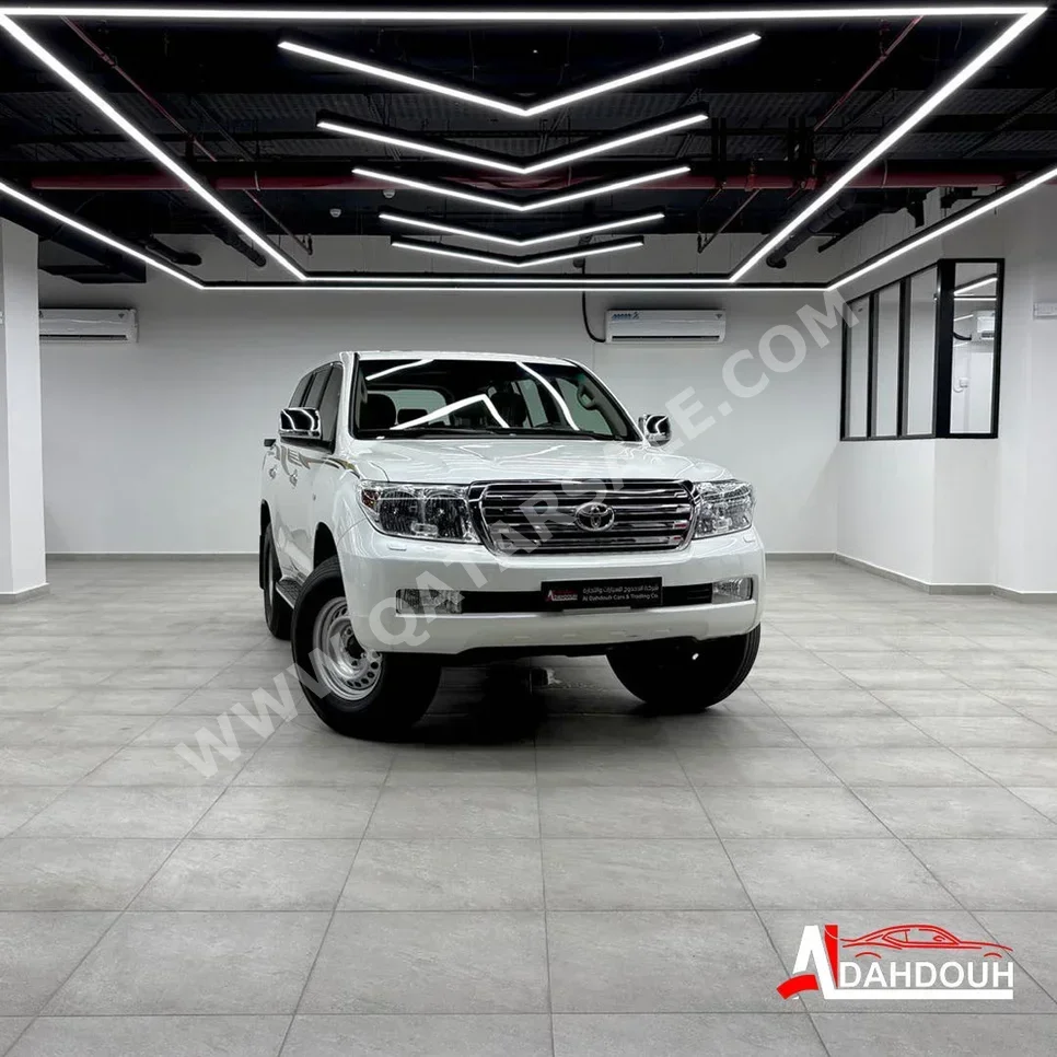 Toyota  Land Cruiser  GXR  2011  Automatic  116,000 Km  8 Cylinder  Four Wheel Drive (4WD)  SUV  White