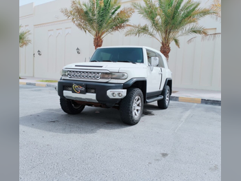 Toyota  FJ Cruiser  2014  Automatic  215,000 Km  6 Cylinder  Four Wheel Drive (4WD)  SUV  White