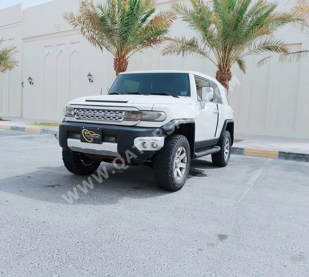 Toyota  FJ Cruiser  2014  Automatic  215,000 Km  6 Cylinder  Four Wheel Drive (4WD)  SUV  White