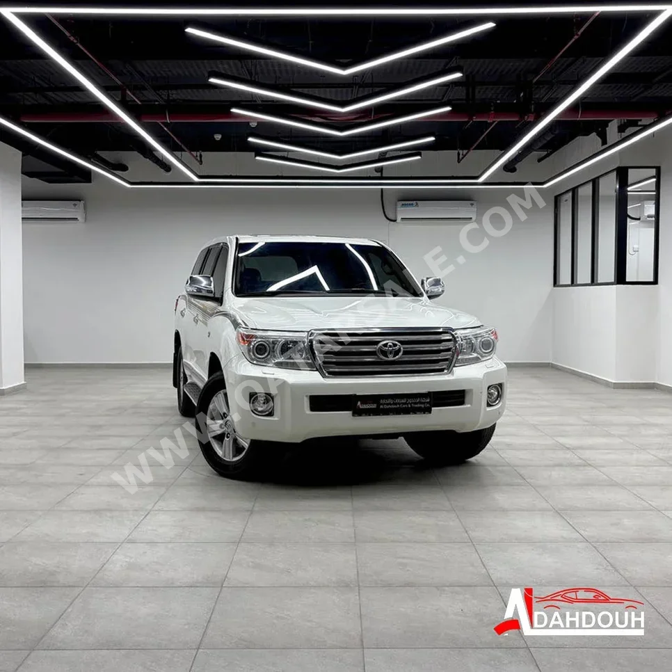 Toyota  Land Cruiser  VXR  2012  Automatic  303,000 Km  8 Cylinder  Four Wheel Drive (4WD)  SUV  Pearl