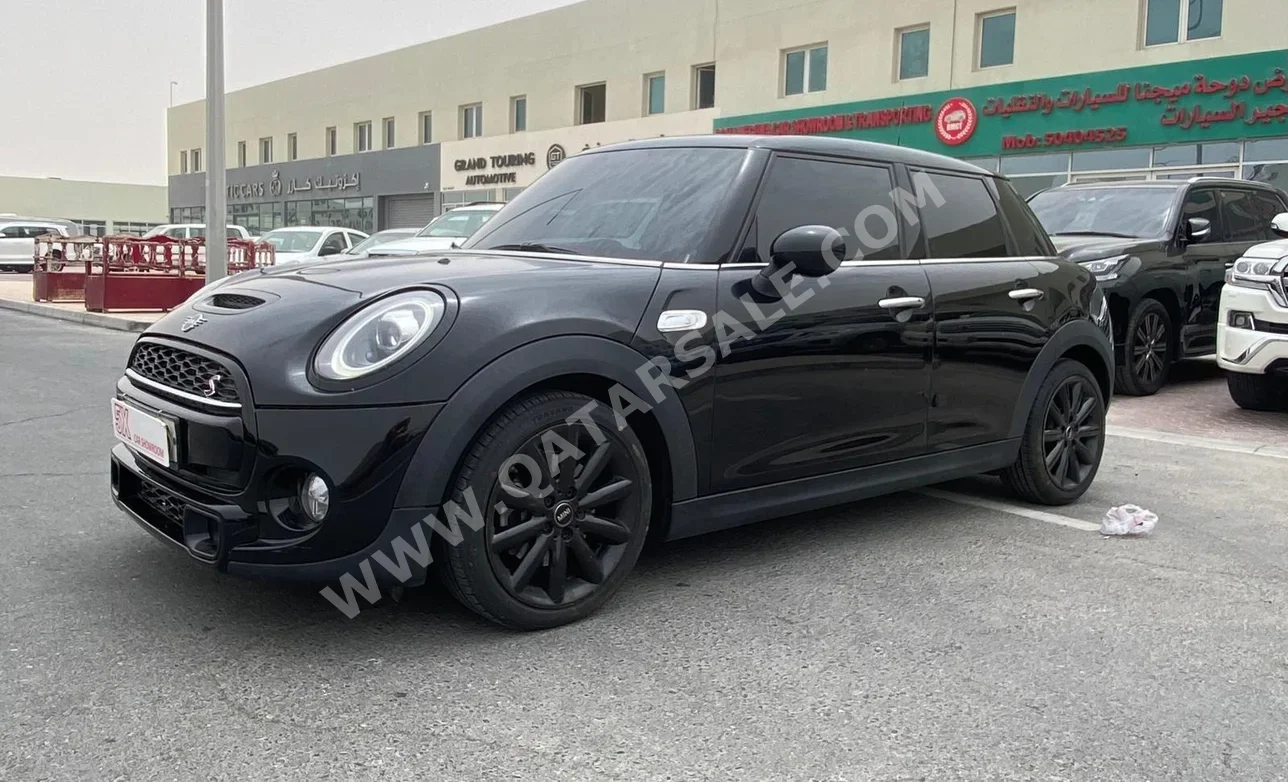Mini  Cooper  S  2019  Automatic  130,000 Km  4 Cylinder  Front Wheel Drive (FWD)  Hatchback  Gray
