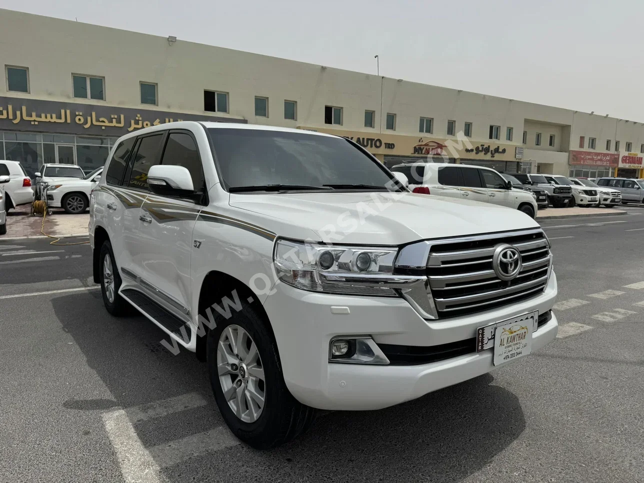 Toyota  Land Cruiser  VXR  2016  Automatic  138,000 Km  8 Cylinder  Four Wheel Drive (4WD)  SUV  White