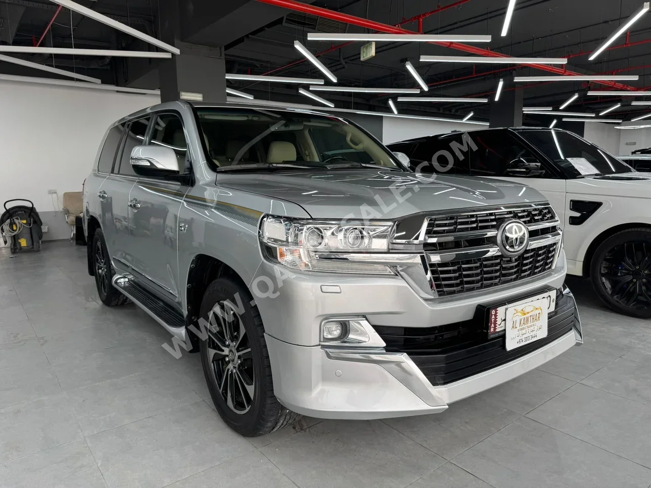 Toyota  Land Cruiser  VXR  2021  Automatic  71,000 Km  8 Cylinder  Four Wheel Drive (4WD)  SUV  Silver