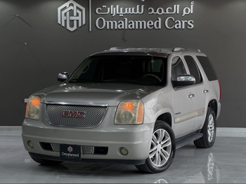 GMC  Yukon  2009  Automatic  255,000 Km  8 Cylinder  Four Wheel Drive (4WD)  SUV  Silver