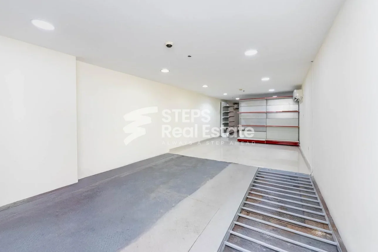 Commercial Shops - Not Furnished  - Doha  For Rent  - Mushaireb