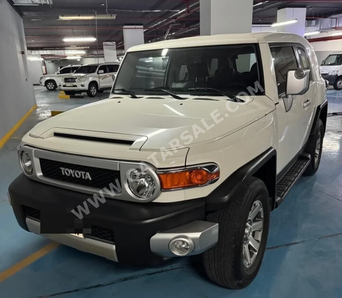 Toyota  FJ Cruiser  2017  Automatic  79,000 Km  6 Cylinder  Four Wheel Drive (4WD)  SUV  White
