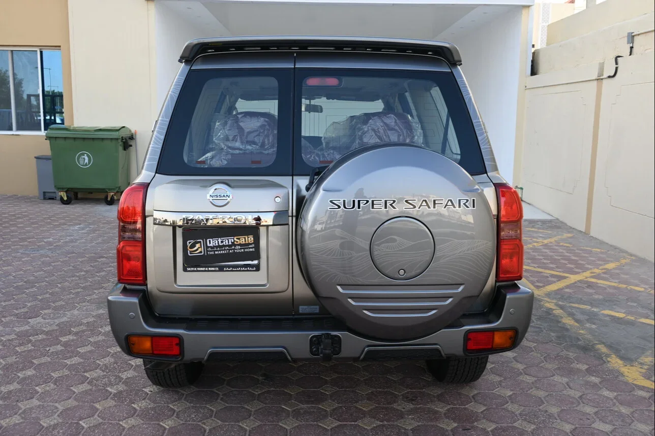 نيسان  باترول  سوبر سفاري  2024  اوتوماتيك  0 كم  6 سلندر  دفع رباعي  اس يو في  ذهبي  تحت الضمان