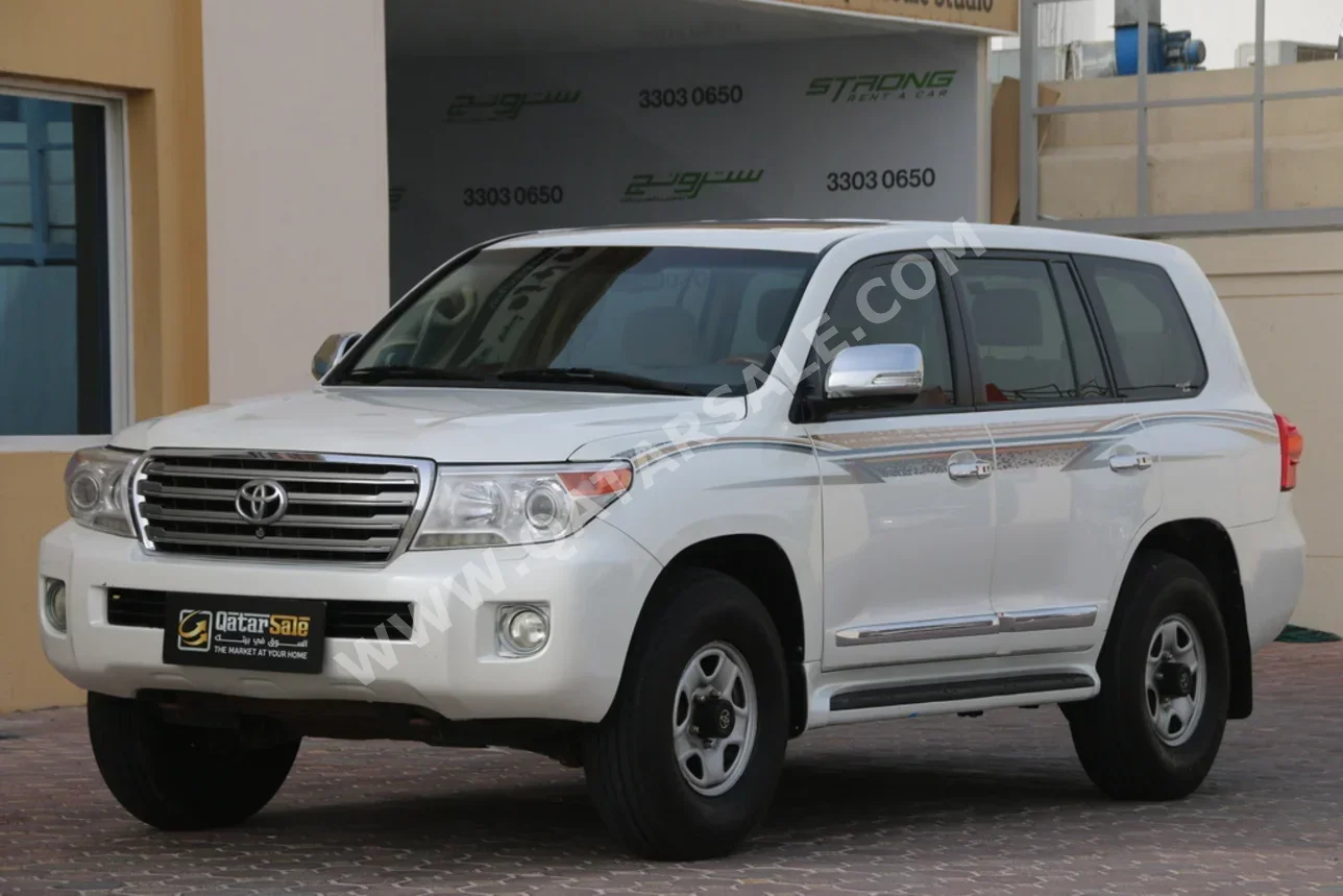 Toyota  Land Cruiser  VXR  2013  Automatic  401,000 Km  8 Cylinder  Four Wheel Drive (4WD)  SUV  White