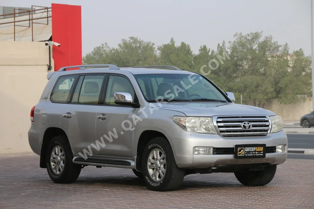 Toyota  Land Cruiser  GXR  2011  Automatic  137,000 Km  8 Cylinder  Four Wheel Drive (4WD)  SUV  Silver