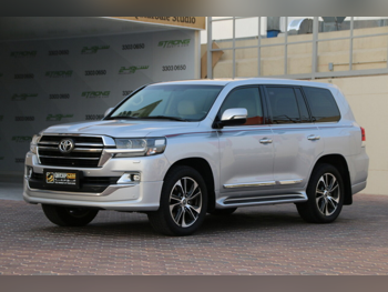 Toyota  Land Cruiser  GXR- Grand Touring  2020  Automatic  199,000 Km  8 Cylinder  Four Wheel Drive (4WD)  SUV  Silver