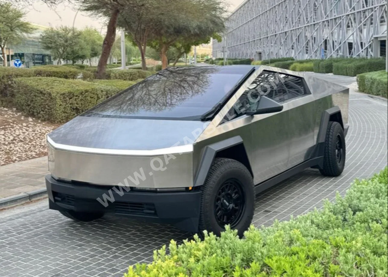 تسلا  سايبر بيست  2024  اوتوماتيك  7,000 كم  12 سلندر  دفع رباعي  بيكب  رمادي ميتالك  تحت الضمان