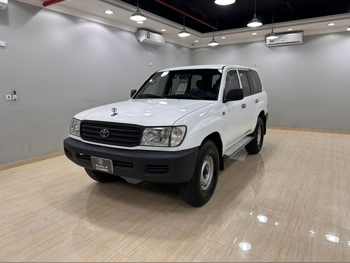 Toyota  Land Cruiser  G  2002  Manual  270,000 Km  6 Cylinder  Four Wheel Drive (4WD)  SUV  White