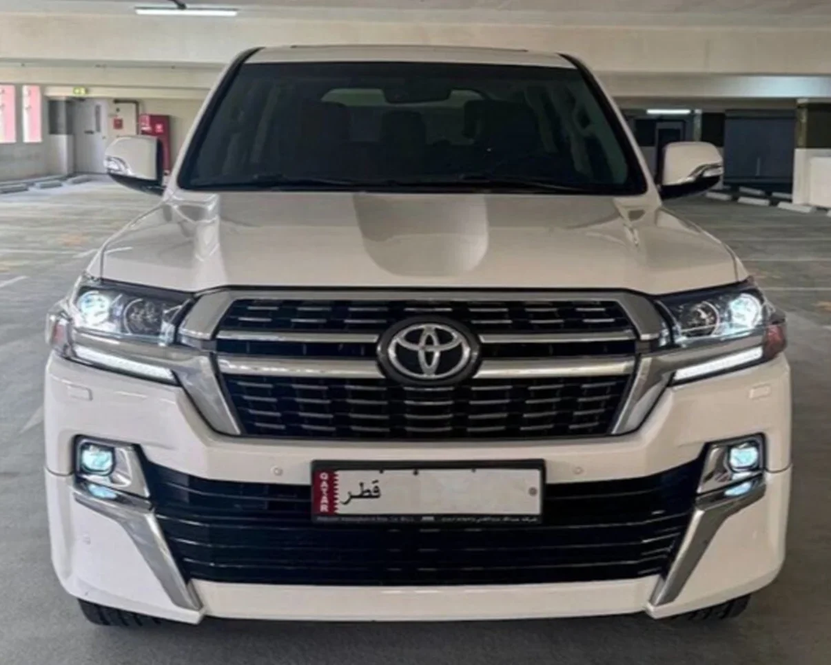 Toyota  Land Cruiser  GXR- Grand Touring  2021  Automatic  125,000 Km  8 Cylinder  Four Wheel Drive (4WD)  SUV  White