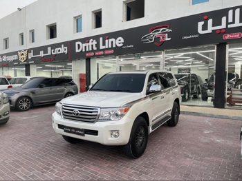 Toyota  Land Cruiser  GXR  2014  Automatic  346,000 Km  8 Cylinder  Four Wheel Drive (4WD)  SUV  White