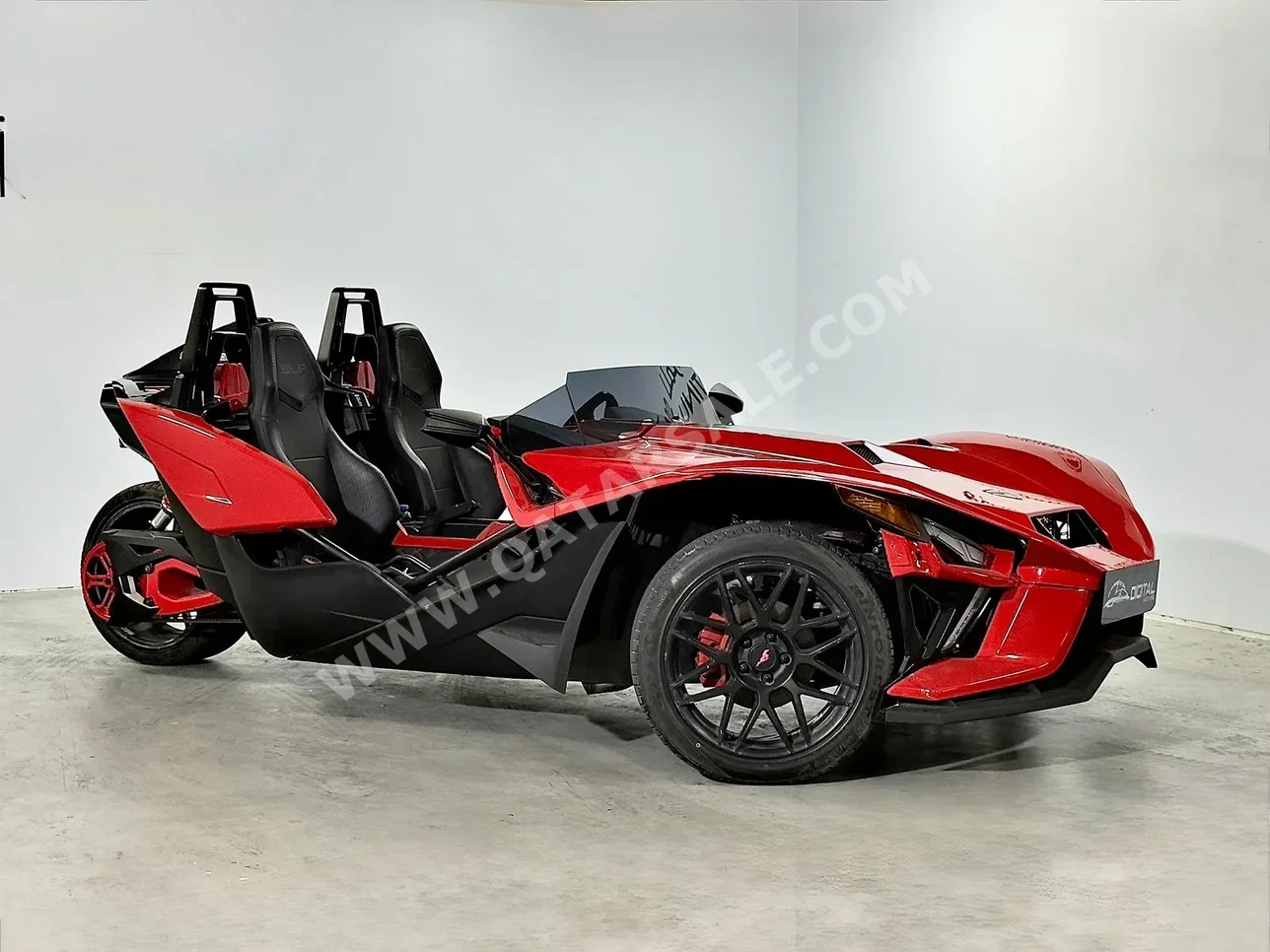 Polaris  SlingShot  R  2015  Manual  54,000 Km  4 Cylinder  Front Wheel Drive (FWD)  Convertible  Red
