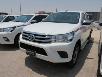 Toyota  Hilux  2022  Automatic  26,000 Km  4 Cylinder  Four Wheel Drive (4WD)  Pick Up  White