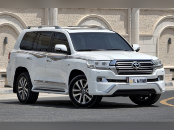 Toyota  Land Cruiser  VXR  2016  Automatic  350,000 Km  8 Cylinder  Four Wheel Drive (4WD)  SUV  White