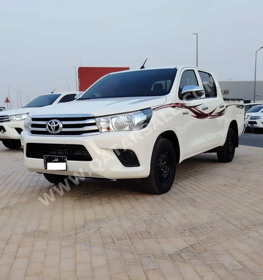 Toyota  Hilux  2022  Manual  130,000 Km  4 Cylinder  Front Wheel Drive (FWD)  Pick Up  White