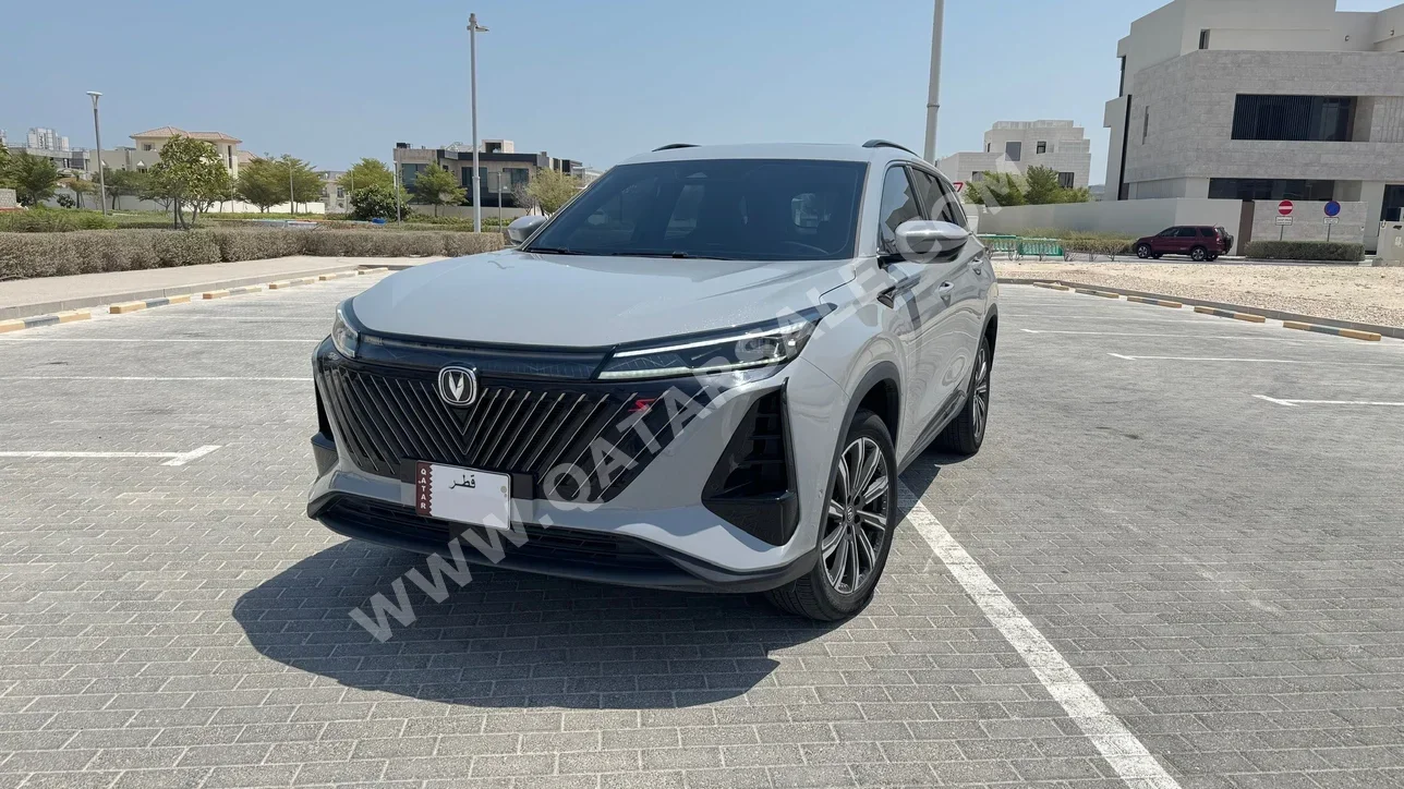 تشانجان  سي اس  75  2024  اوتوماتيك  6,200 كم  4 سلندر  سحب امامي  اس يو في  رمادي وأسود  تحت الضمان