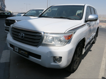 Toyota  Land Cruiser  GXR  2015  Automatic  282,000 Km  8 Cylinder  Four Wheel Drive (4WD)  SUV  White