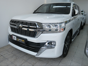 Toyota  Land Cruiser  VXR  2021  Automatic  157,000 Km  8 Cylinder  Four Wheel Drive (4WD)  SUV  White