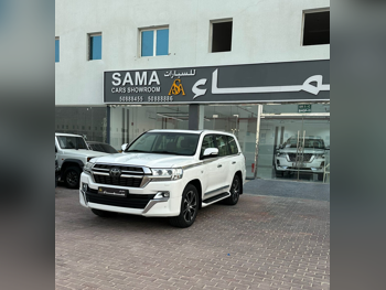 Toyota  Land Cruiser  VXR  2021  Automatic  287,000 Km  8 Cylinder  Four Wheel Drive (4WD)  SUV  White