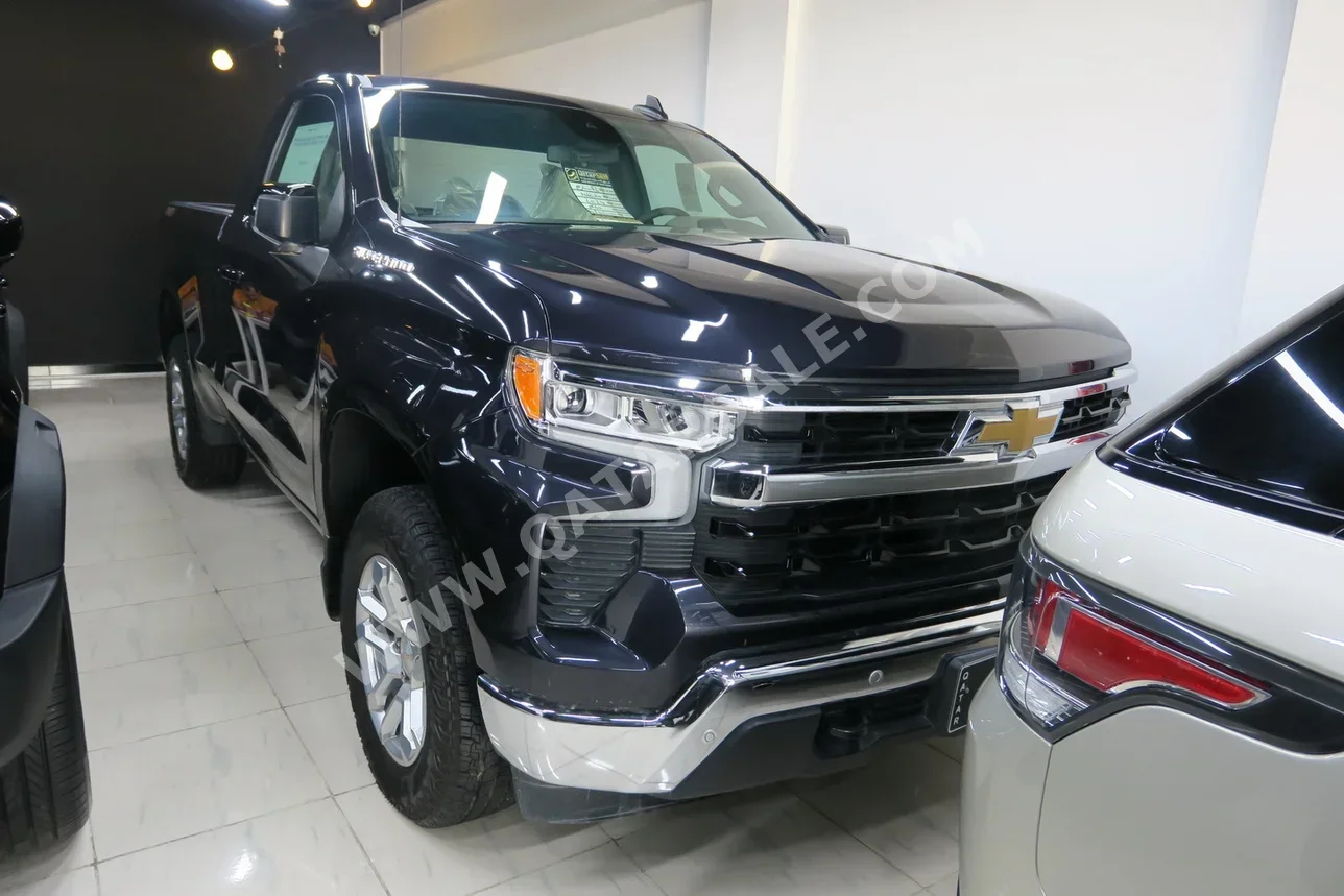 Chevrolet  Silverado  LT  2024  Automatic  0 Km  8 Cylinder  Four Wheel Drive (4WD)  Pick Up  Dark Blue  With Warranty